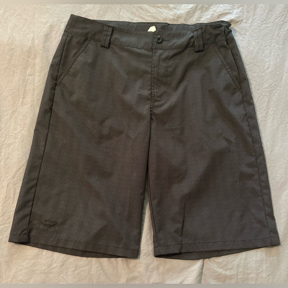 Under Armour Heat Gear Loose Fit Flat Front Performance Material Golf Shorts YXL